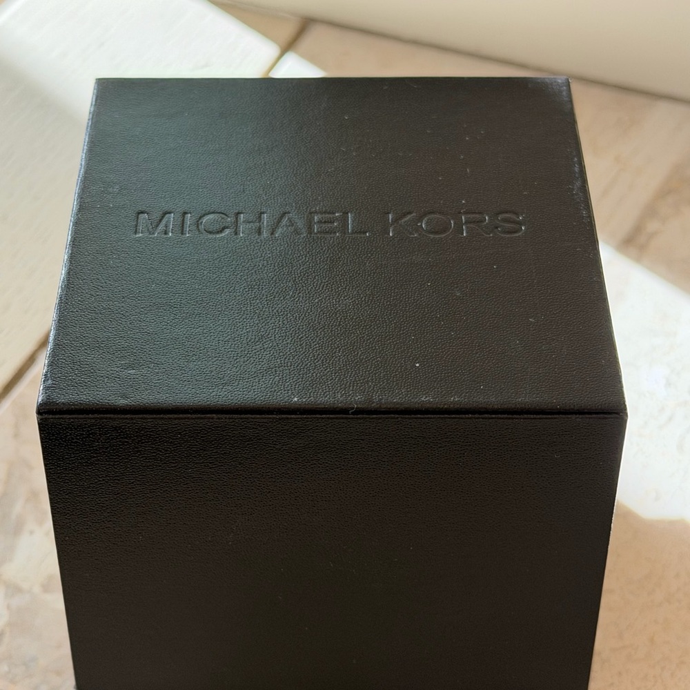 New Michael Kors MK5076 Runway Silver Chronograph Watch - Picture 10 of 10